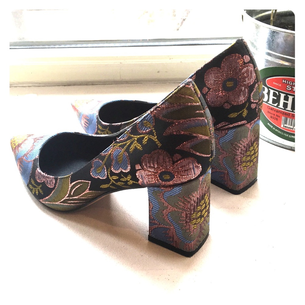 Marc Fisher 6 Brocade Pointed Toe Block Heels